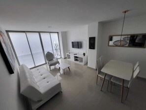 Smart TV - Spacious Apartment with indoor parking, best location (Cali)