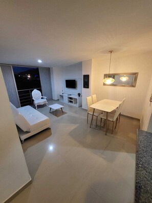 Smart TV - Spacious Apartment with indoor parking, best location (Cali)