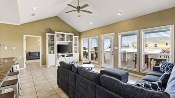 Smart TV, reproductor de DVD, futbolito y tenis de mesa