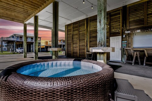 Hot Tub! | Pets | Game Room | Mar & Apr Specials!