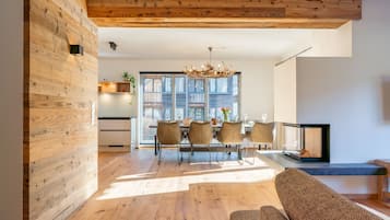 Televisie, tafelvoetbal en een tafeltennistafel