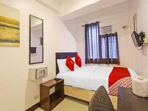 Standard Double Room | Free WiFi, bed sheets - OYO 882 City Stay Inns Makati City Hall (Makati)