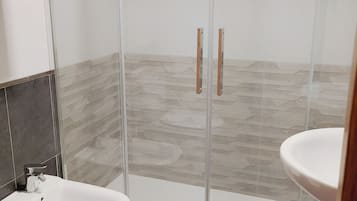 Bathtub, hair dryer, towels, soap
