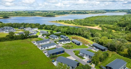 Juniper Lodge, 28 Roadford Lake Lodges