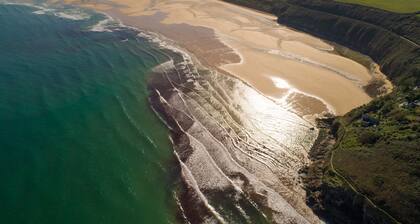 Keynvor Blue - A gorgeous bolt hole above Carbis Bay Beach with outstanding sea views and parking.