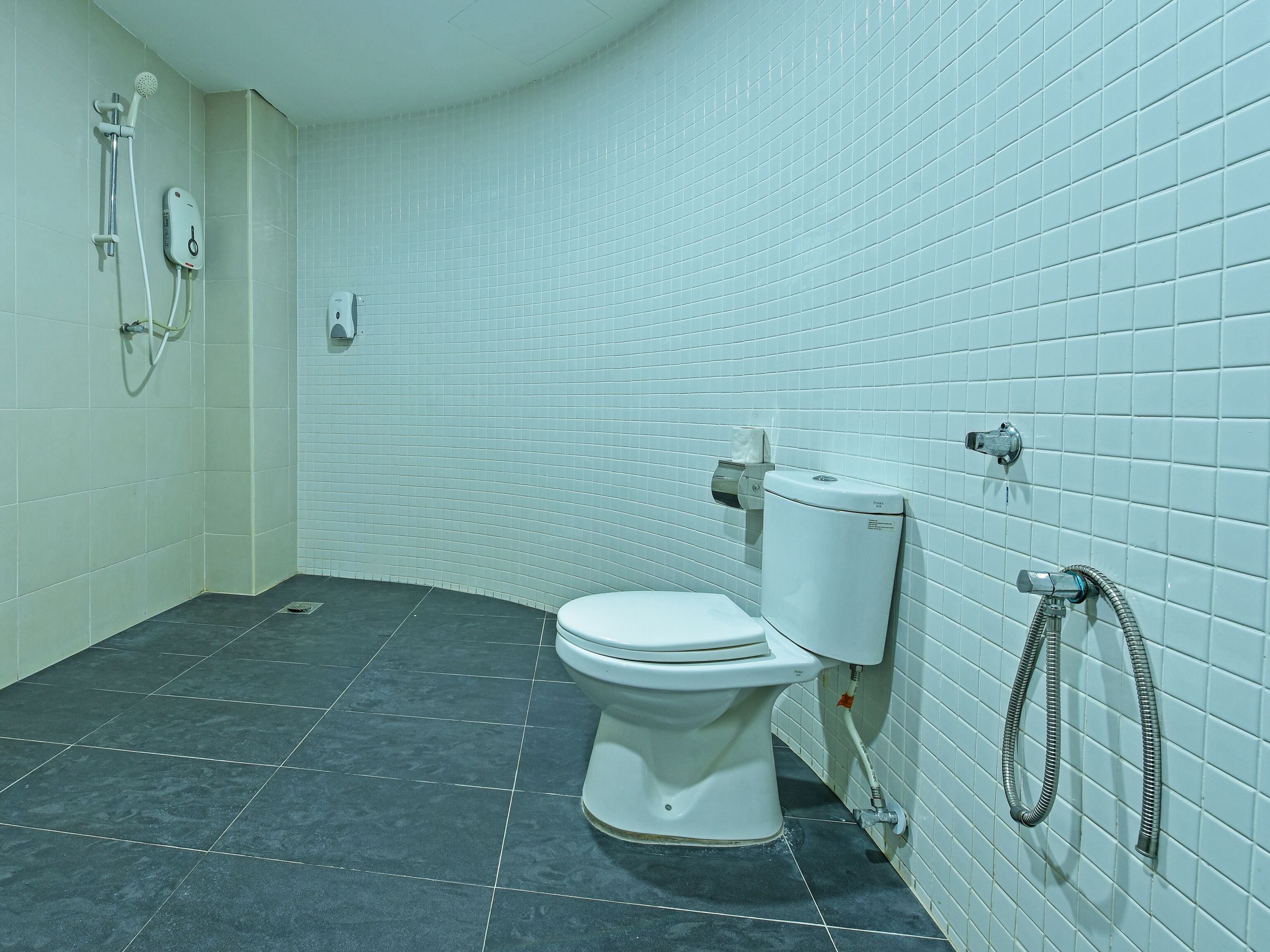 Habitación doble Deluxe, 1 cama Queen size | Baño | Regadera y toallas 