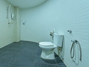 Kamar Double Deluks, 1 Tempat Tidur Queen | Kamar mandi | Shower dan handuk