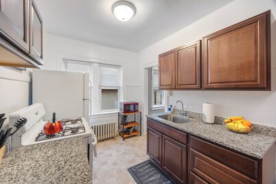 Rustic APT |Near Hosp| 25mins to ORD|MDW|DT|Free Parking&Wifi