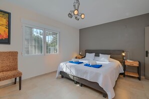 3 quartos, ferros/tábuas de passar roupa, Wi-Fi, roupa de cama