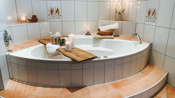 Bagno | Vasca, asciugacapelli, asciugamani, sapone