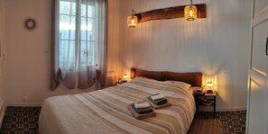 2 bedrooms, iron/ironing board, travel cot, free WiFi - Relaxation on the banks of the Loir, Gite1 (Les Roches l Eveque)