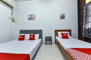 Laptop workspace, free WiFi, bed sheets - SPOT ON 90541 Pd Motel (Port Dickson)