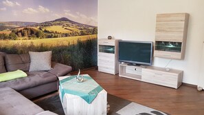 Smart TV, libros, biblioteca de música