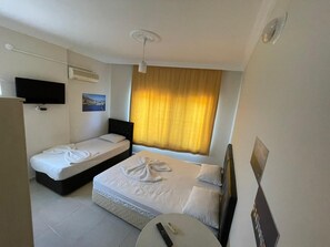 迷你吧、办公桌、免费 WiFi、床单