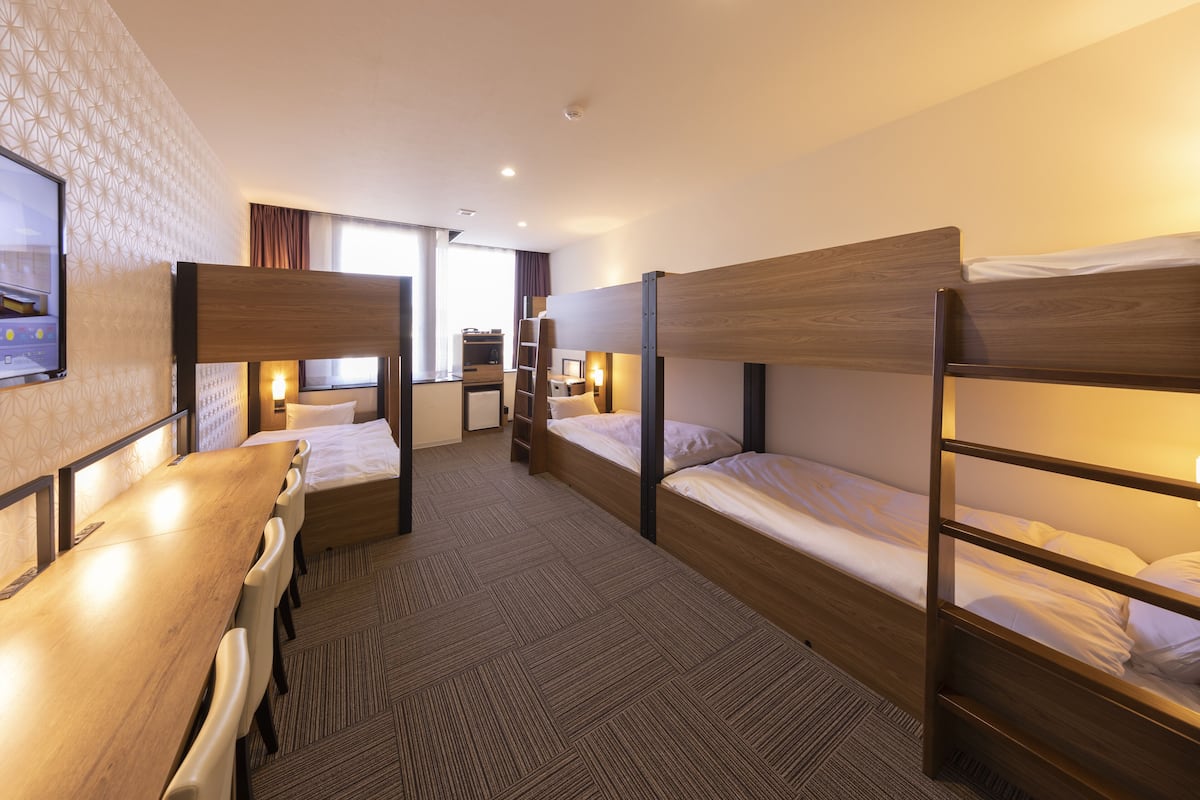 Mökki | Ylelliset vuodevaatteet, untuvapeitot, pillowtop-patjalliset sÀngyt