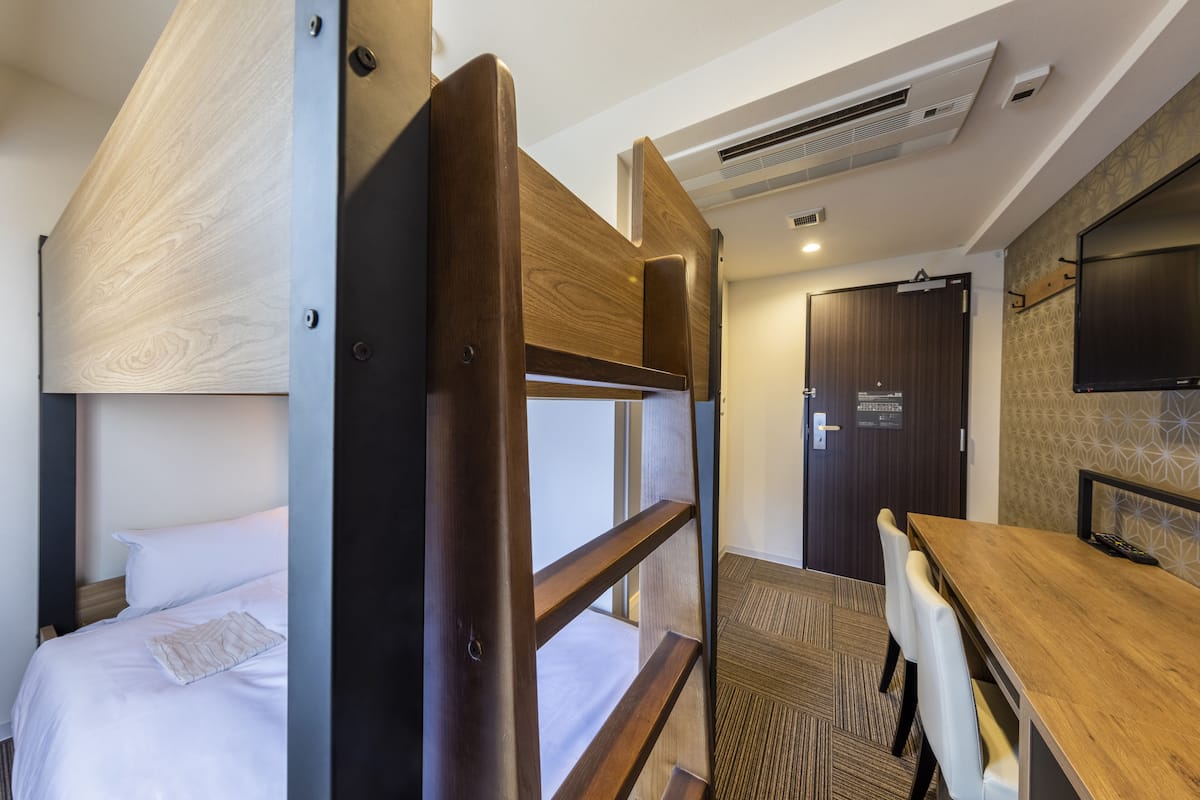 Kahden hengen huone (kaksi sÀnkyÀ) (1 Bunk Bed) | Ylelliset vuodevaatteet, untuvapeitot, pillowtop-patjalliset sÀngyt