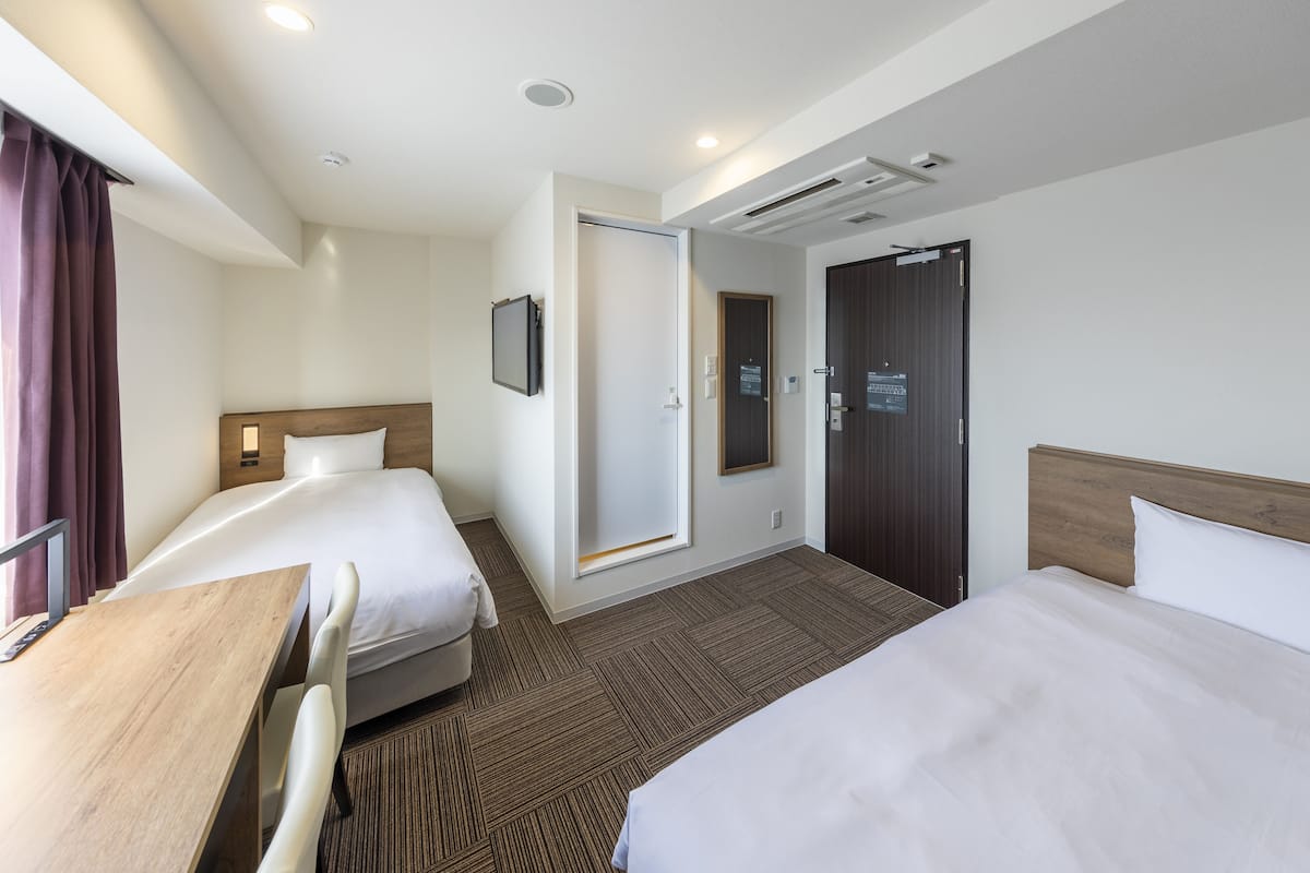 Kahden hengen standard-huone (kaksi sÀnkyÀ) | Ylelliset vuodevaatteet, untuvapeitot, pillowtop-patjalliset sÀngyt