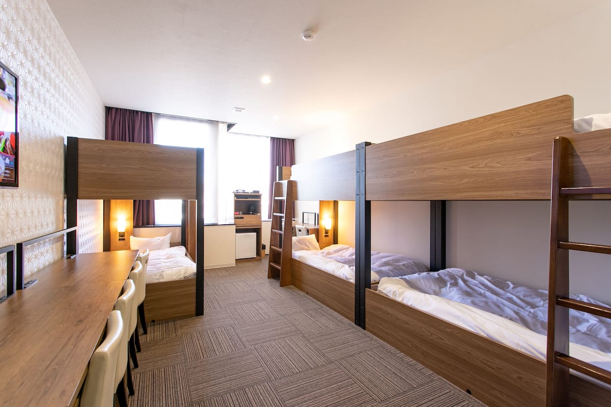 Mökki | Ylelliset vuodevaatteet, untuvapeitot, pillowtop-patjalliset sÀngyt