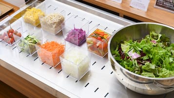 Daily buffet breakfast (JPY 1430 per person)