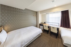 Standard-Zweibettzimmer | Hochwertige Bettwaren, Daunenbettdecken, Pillowtop-Betten, Schreibtisch