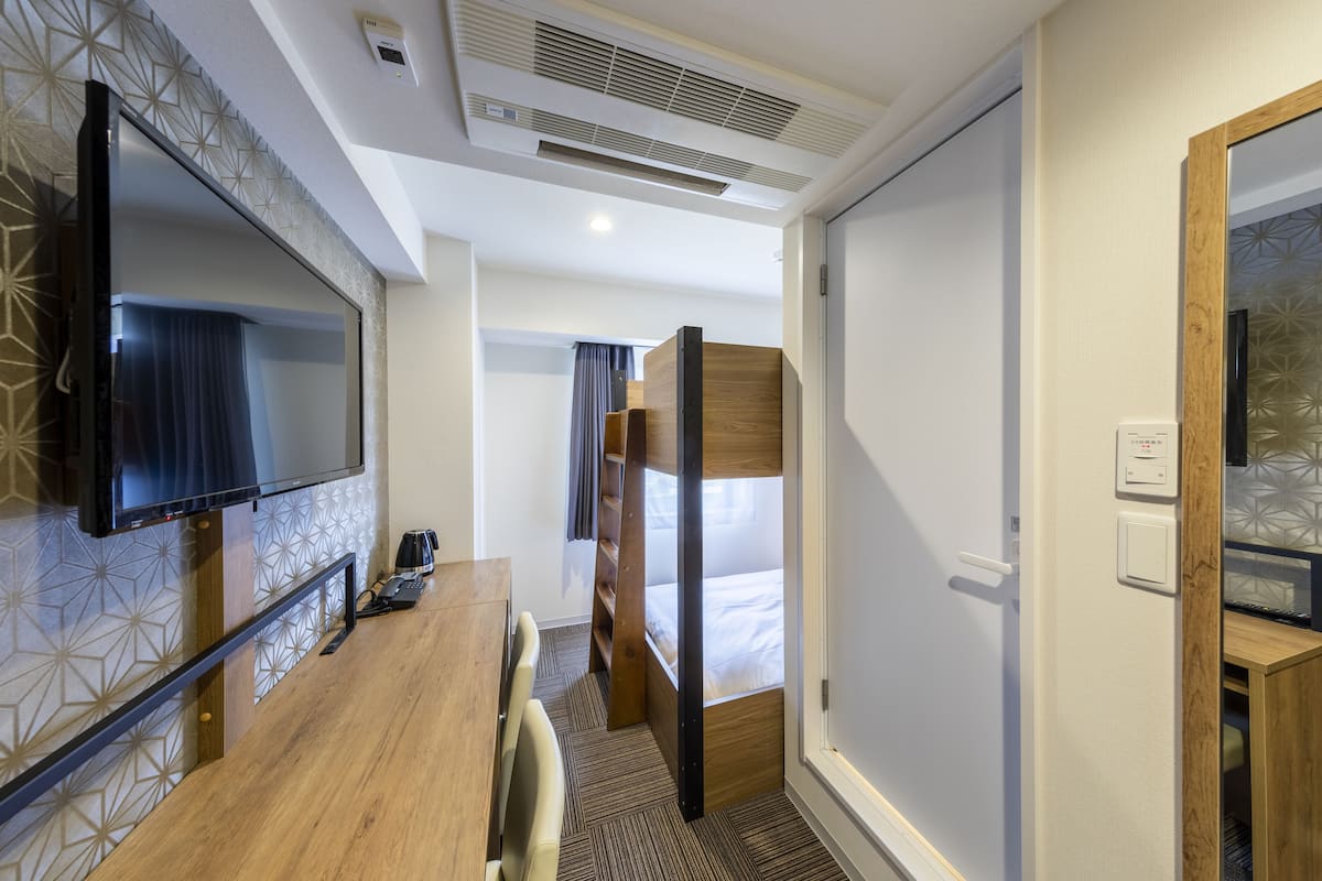 Kahden hengen huone (kaksi sÀnkyÀ) (1 Bunk Bed) | Ylelliset vuodevaatteet, untuvapeitot, pillowtop-patjalliset sÀngyt