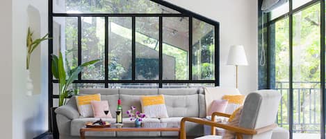 En 40-tommers smart-TV med digitale kanaler samt TV