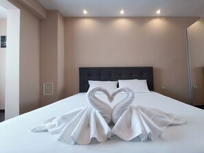 2 Schlafzimmer, Zimmersafe, Schreibtisch, Bügeleisen/Bügelbrett