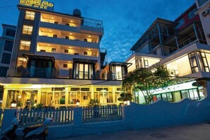 Exterior - Hersy Vista · Hesi 270° Panoramic Erhai-Cangshan View Boutique Stay (Dali City)