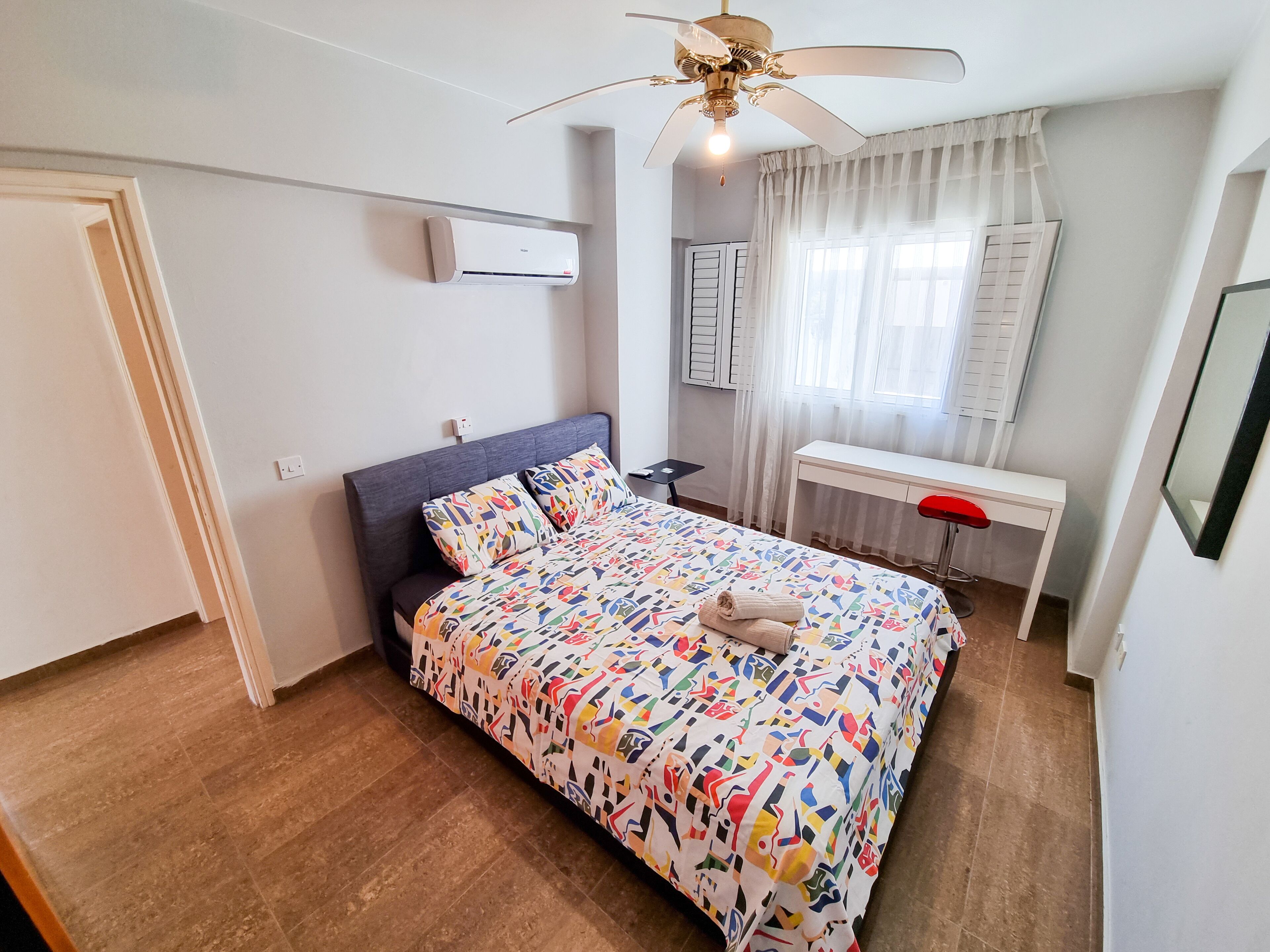 2 bedrooms, desk, laptop workspace, free WiFi