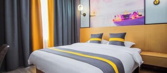 Beiliu Grand Hotel (Guijiang Pearl Pedestrian Street)