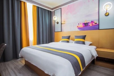 Beiliu Grand Hotel (Guijiang Pearl Pedestrian Street)
