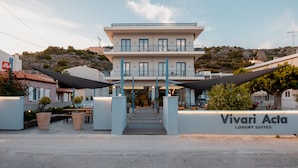 A modern building with a sign reading "Vivari Acta Luxury Suites". - Vivari Acta (Nafplio)