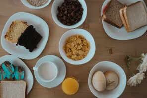 Colazione a buffet a pagamento, servita tutte le mattine 