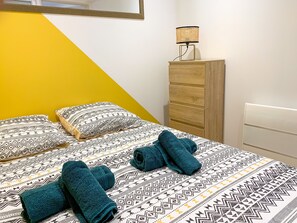 2 Schlafzimmer, Schreibtisch, Bügeleisen/Bügelbrett, kostenloses WLAN