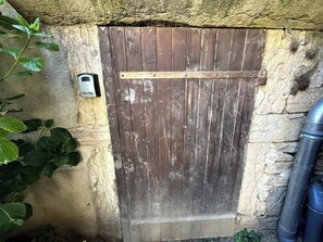 Exterior detail - Nid douillet - Centre historique (Buxy)