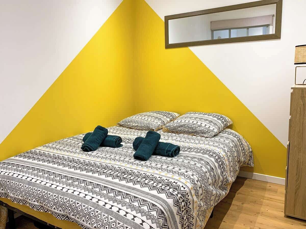 2 slaapkamers, een bureau, een strijkplank/strijkijzer, gratis wifi