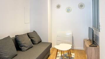 Smart-tv, boeken en een stereo