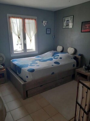 4 habitaciones, escritorio, wifi gratis y ropa de cama