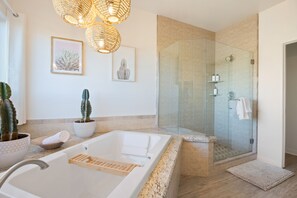 Combined shower/tub, jetted tub, hair dryer, towels - Rancho Nopales JT-Pool, Hot Tub, Hammocks & Views (Joshua Tree)
