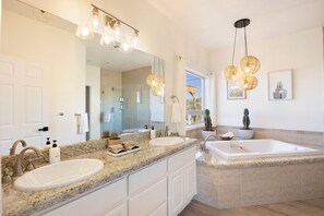 Combined shower/bathtub, jetted bath, hair dryer, towels - Rancho Nopales JT-Pool, Hot Tub, Hammocks & Views (Joshua Tree)