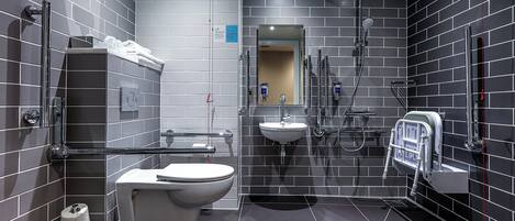 Un baño moderno con inodoro, lavamanos y ducha.