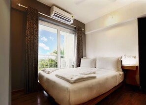 1 bedroom, premium bedding, pillowtop beds, in-room safe