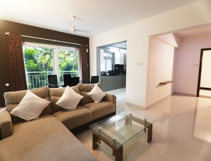 Living area - Transit Suites by GrandWest (Aluva)