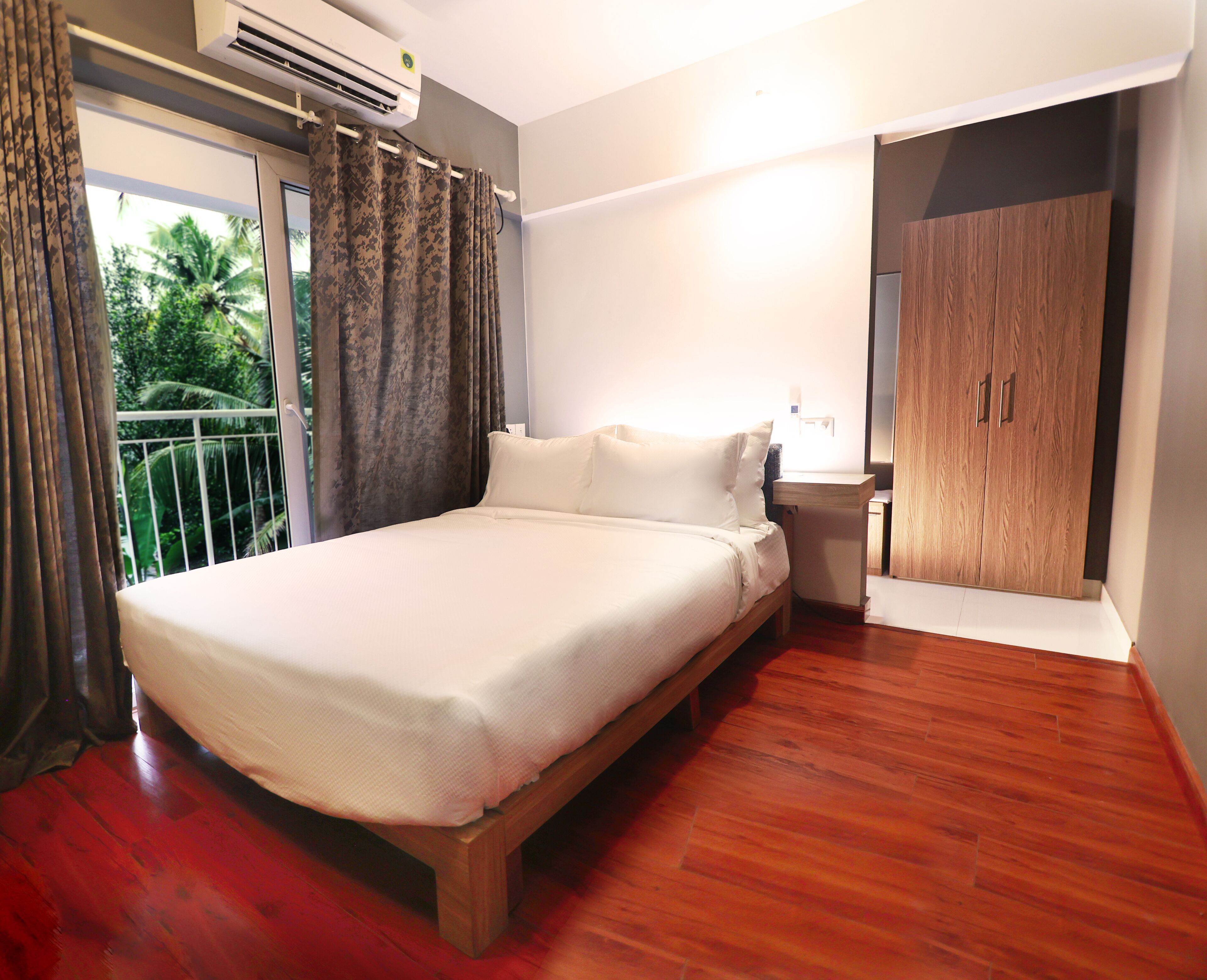 executive apartment | 1 bedroom, premium bedding, pillow-top beds, in-room safe