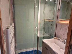 Hair dryer - 25m² Studio, balcony, perfect for 4 in the mountains (Le Biot)