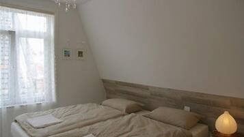 1 Schlafzimmer, Reisekinderbett, kostenloses WLAN, Bettwäsche