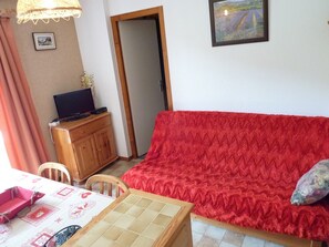 TV - Cozy 3-room at trail start, 4 pers (Le Biot)