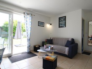 TV - Family house in Pirou with garden and BBQ (Pirou)