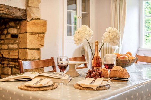 Three bedroom pet friendly holiday home in the Cotswolds - Norman Chapel