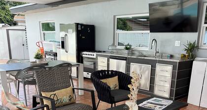 Beautiful apartment close to the airport, the beach and recreation sites.